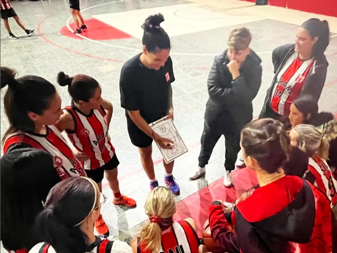 El plantel de Paraná se quedó con el triunfo ante Náutico, en un partido "picante".