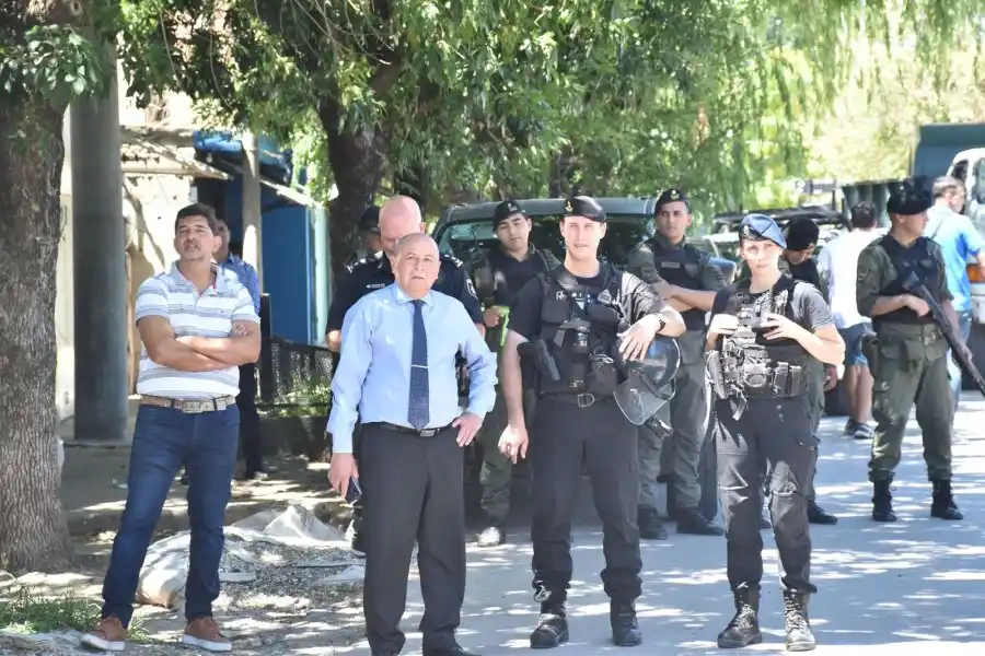 El Gobierno de la Provincia de Santa Fe llevó a cabo otro operativo para derribar puestos de venta de drogas, en el marco de la nueva Ley de Microtráfico, en la ciudad de Rosario.