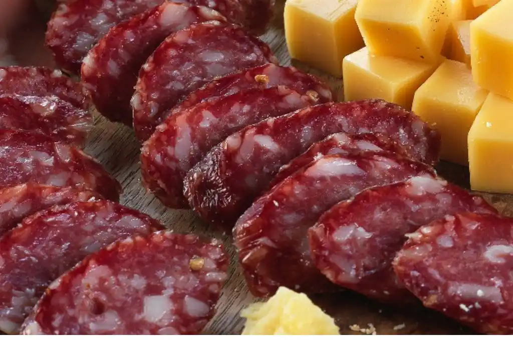 Advierten que podría haber escasez de salames en Argentina