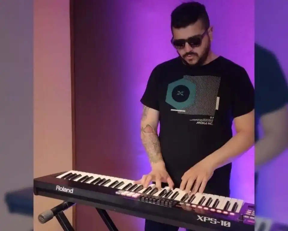 Ezequiel Aguilera se lanzó como solista con su EP “Todo lo que pasó”