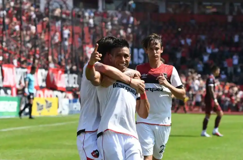 Newell’s venció a Lanús y consiguió su primer triunfo en la Superliga