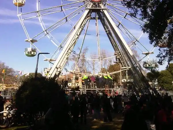 Accidente fatal en juegos del Parque Independencia de Rosario: 2 muertos