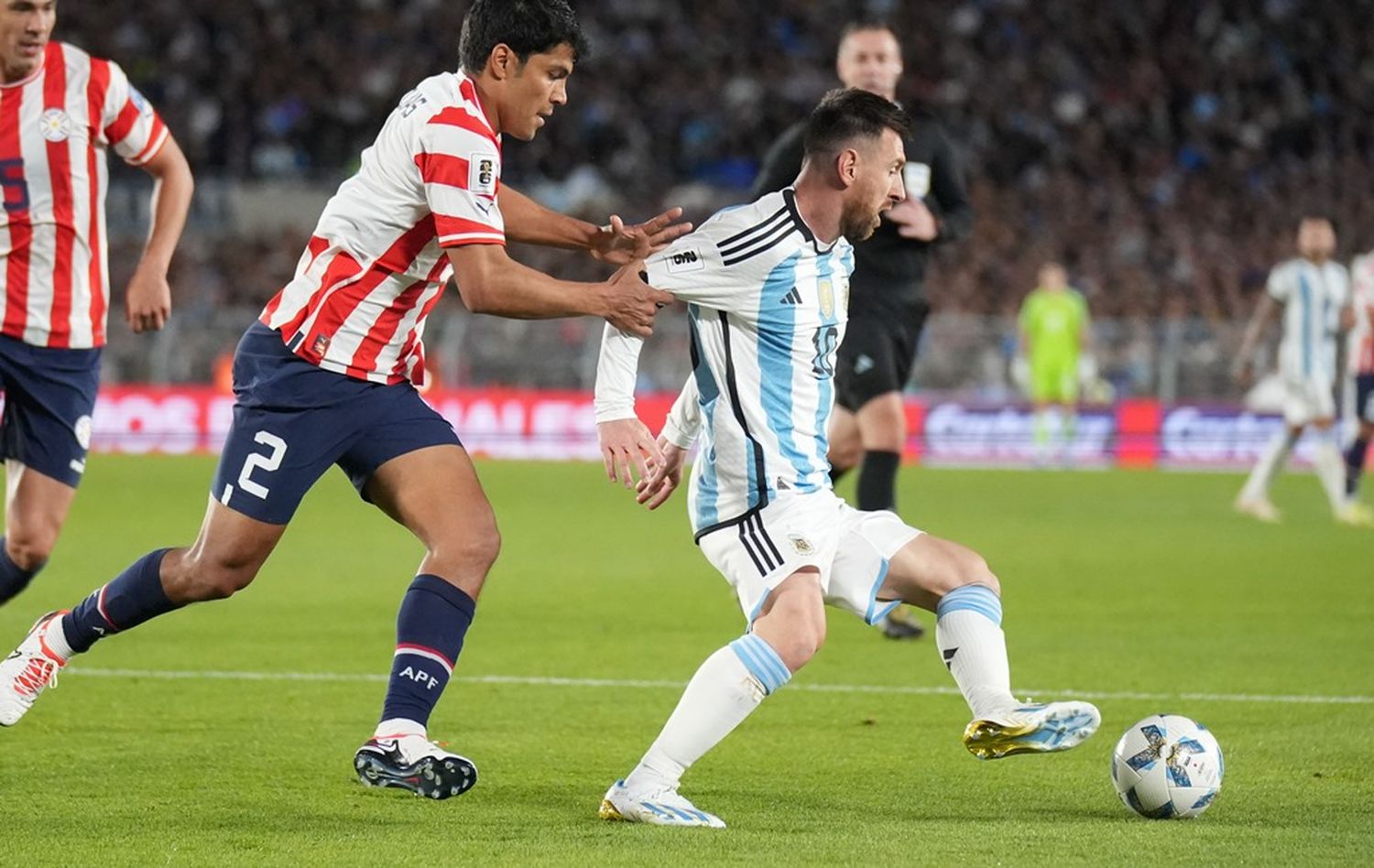 Argentina apeló a su solidez para quedarse con un triunfo sin sobresaltos ante Paraguay