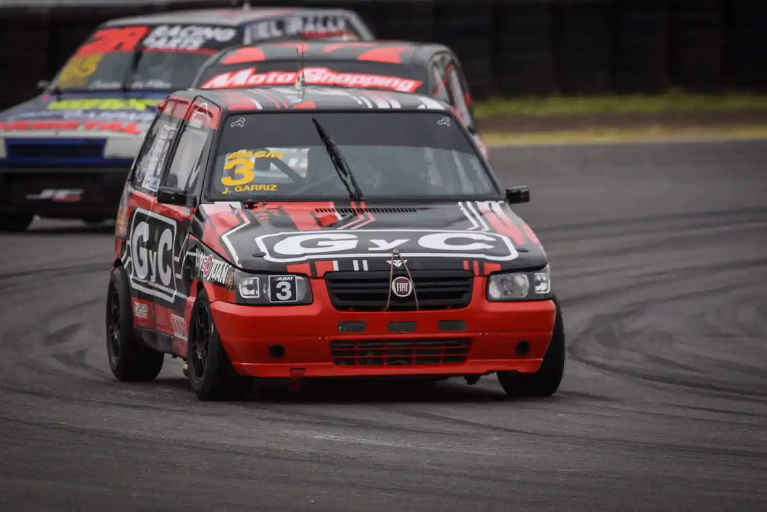 Juanchi Gárriz se destaca en el inicio de la segunda fecha del Fiat Uno ASM en La Plata