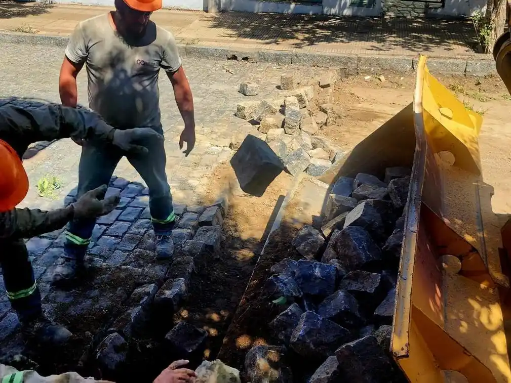 Concejales recopilarán información antes de sellar el futuro de las calles de adoquín y granitullo