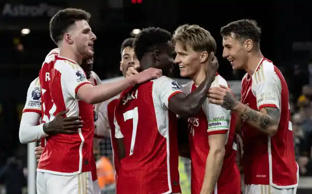 Arsenal recuperó la punta