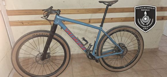 Lo vieron andando en una bici de gran valor y de forma sospechosa: la secuestraron preventiva