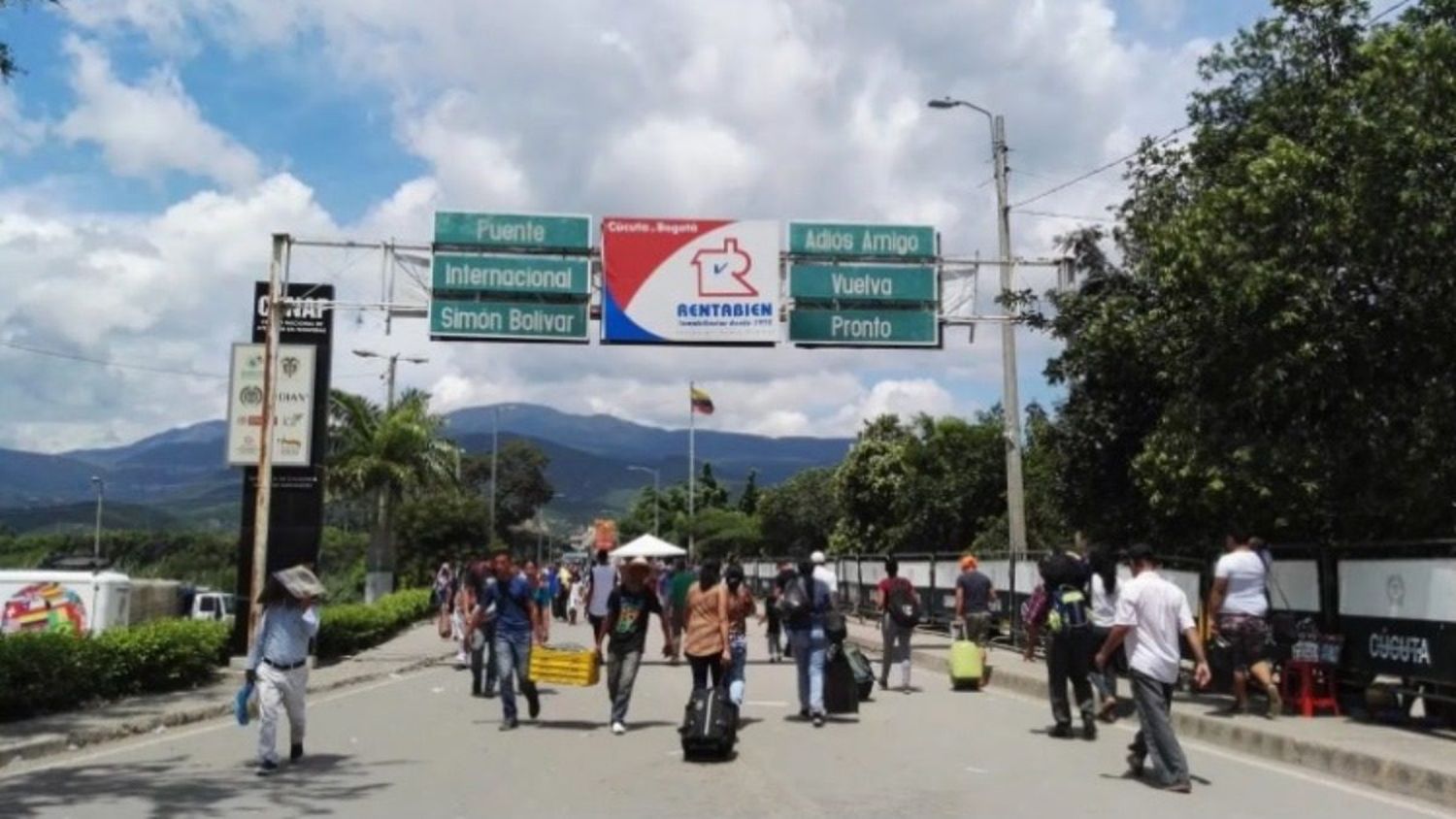 Aprueban cobro de IMPUESTO DE SALIDA por frontera con Colombia, medida estimularía paso ilegal por trochas