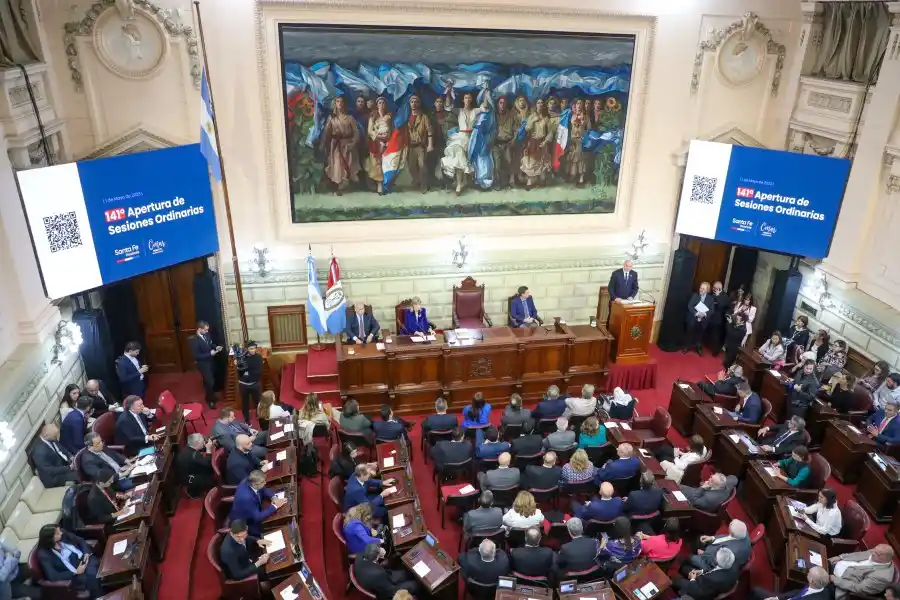 El gobernador Omar Perotti inauguró, este lunes 1° de mayo, el 141° período de sesiones ordinarias de la Legislatura provincial