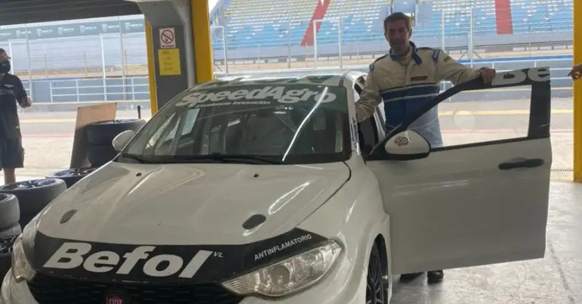 “Chipy” Usandizaga, junto al Fiat Tipo.