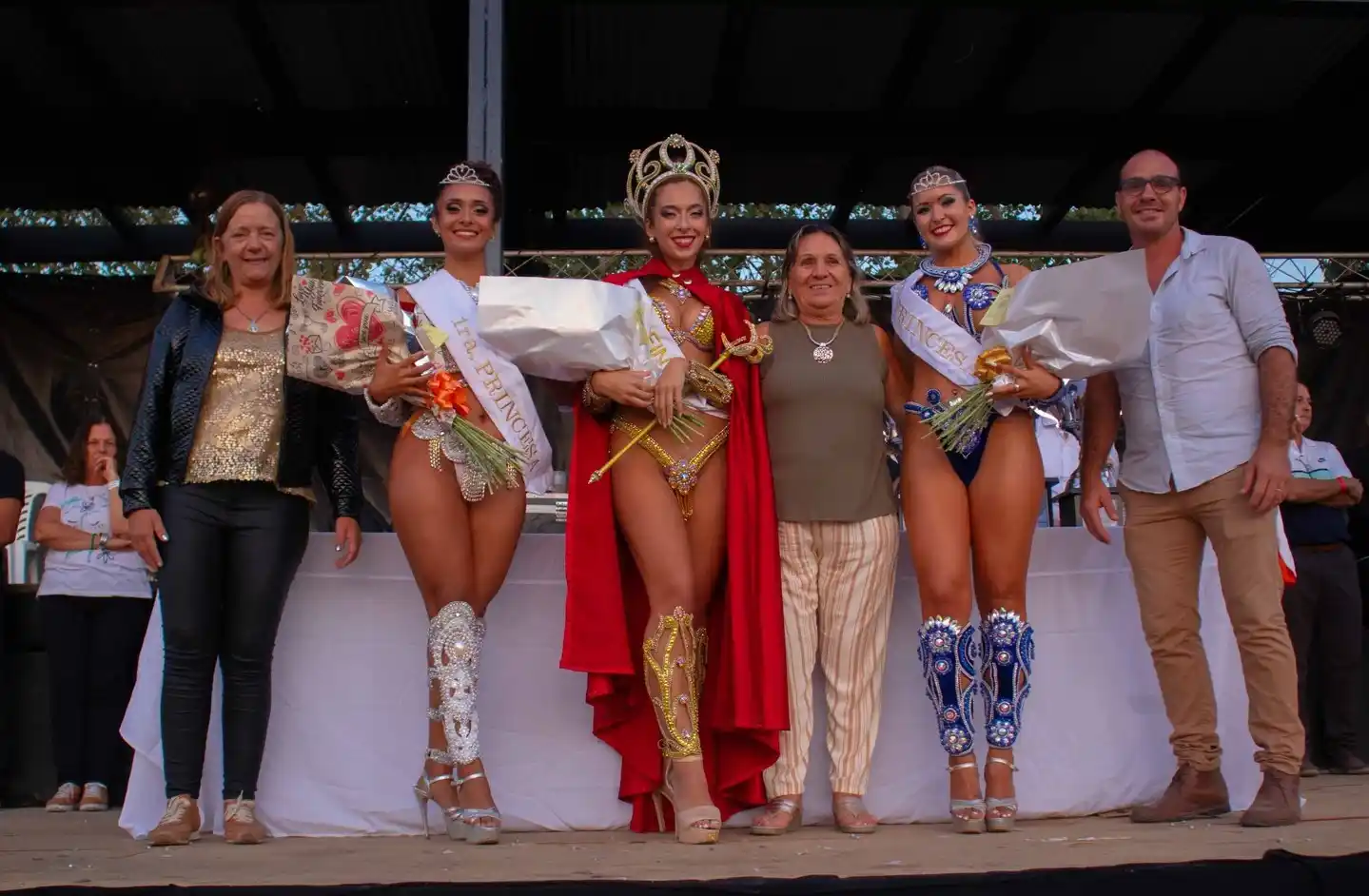 Reina, Agustina Cantero de Sambá Verá, 1ª princesa,manuela Niz de K´Rumnay, 2ª princesa, Albertina Carbone de Si Si.-