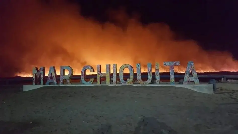 El incendio en la reserva de Mar Chiquita está controlado por los Bomberos
