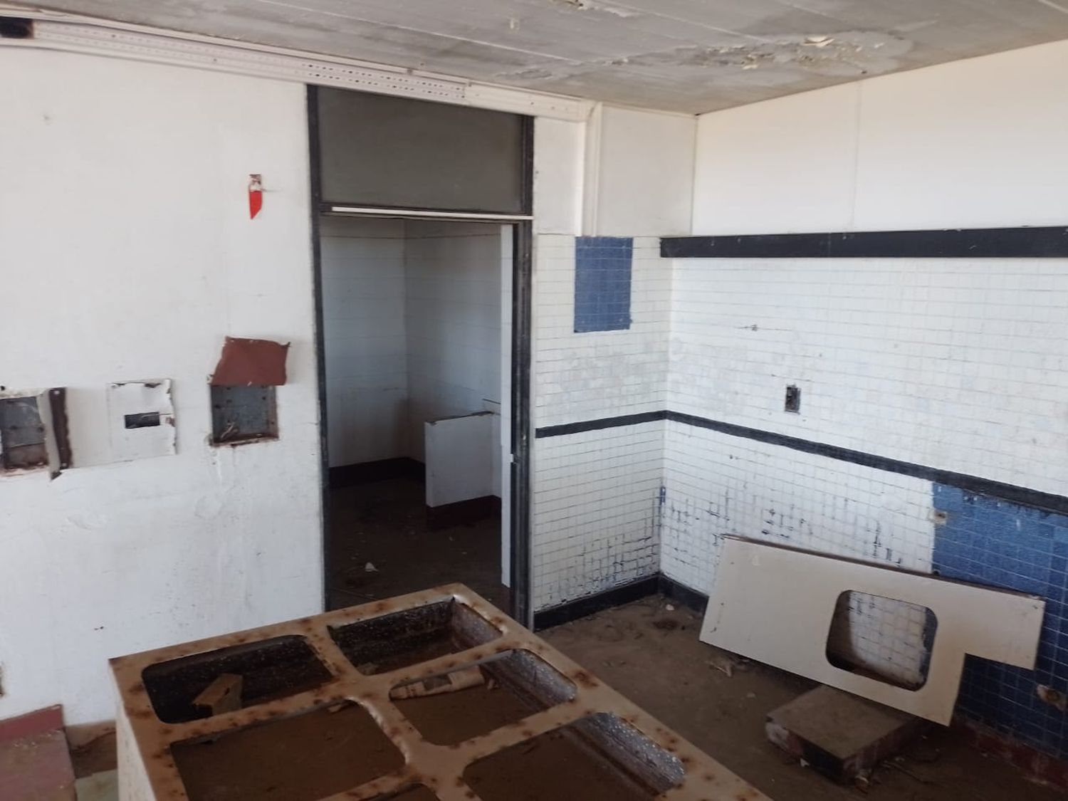 ACA ABANDONADO 7