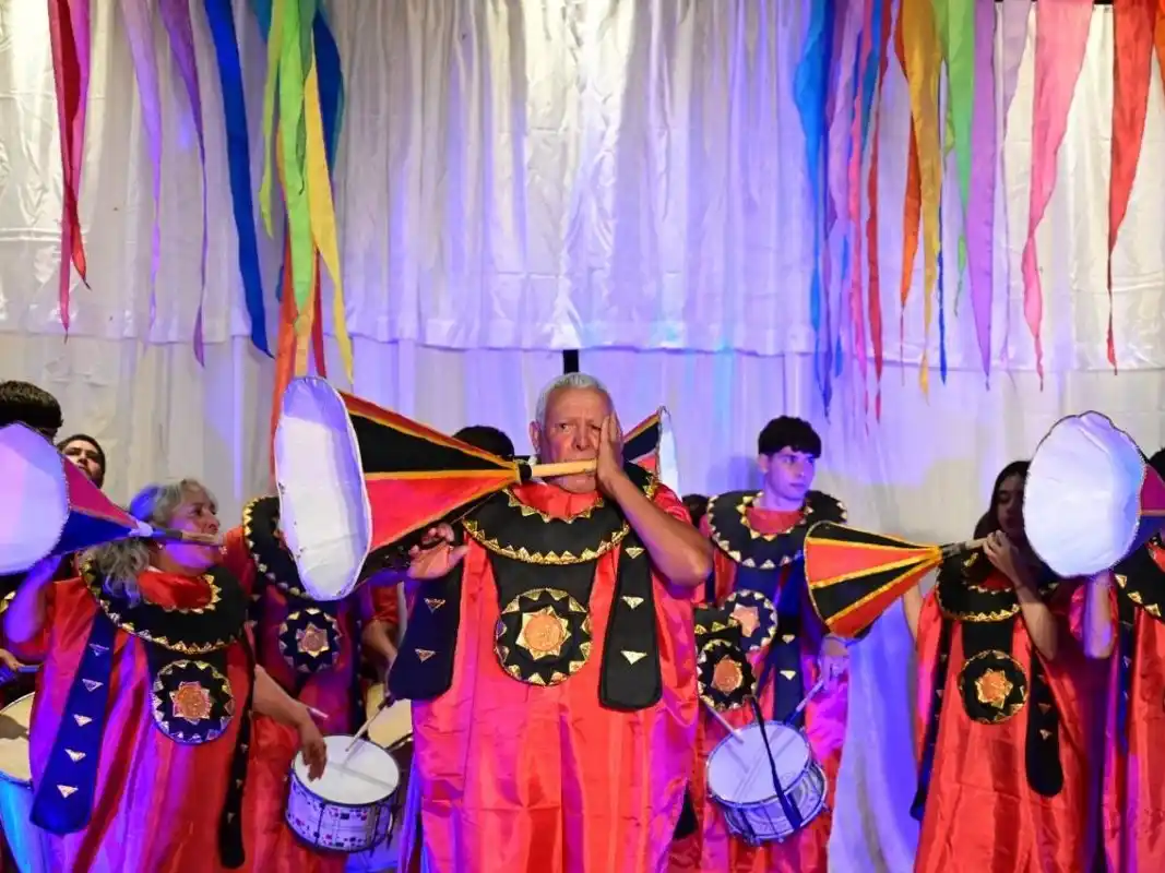 La murga "Los Colombianos" participará del ciclo cultural CUAC conducido por Lalo Mir