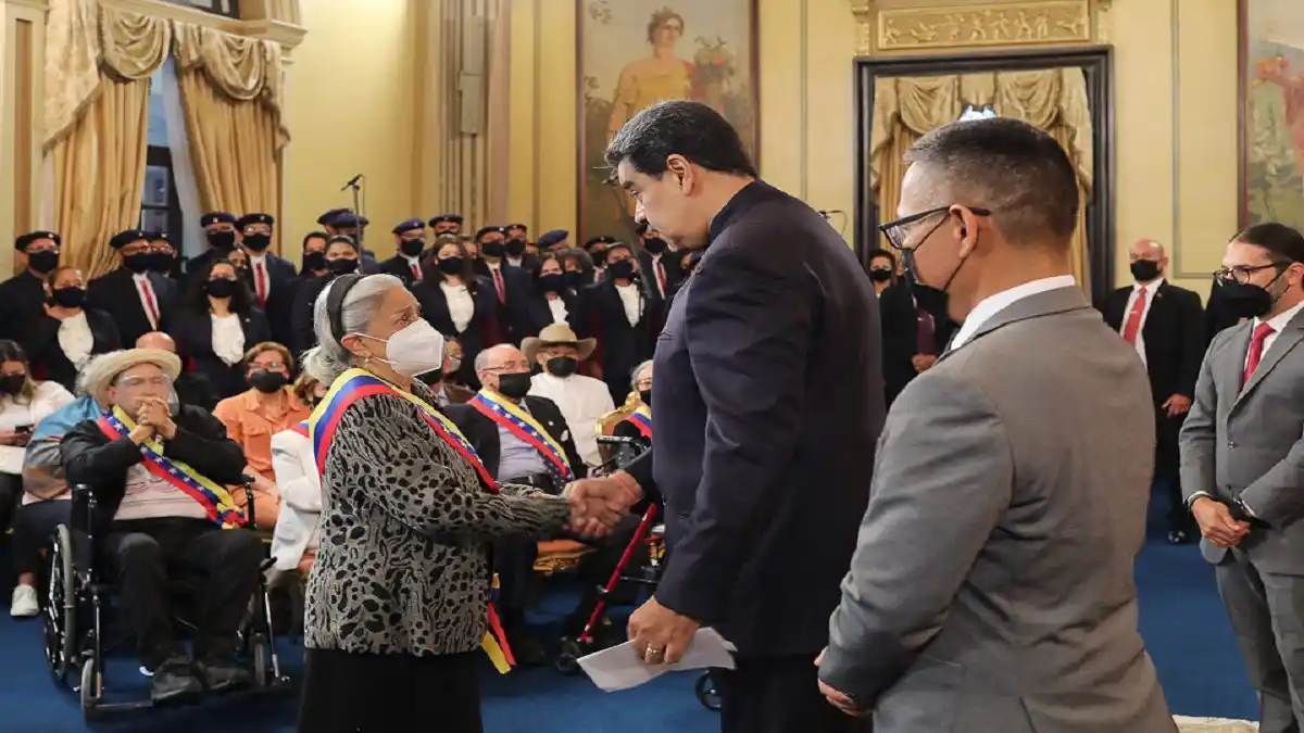 Nicolás Maduro le agradece a Gustavo Petro la reapertura de la frontera