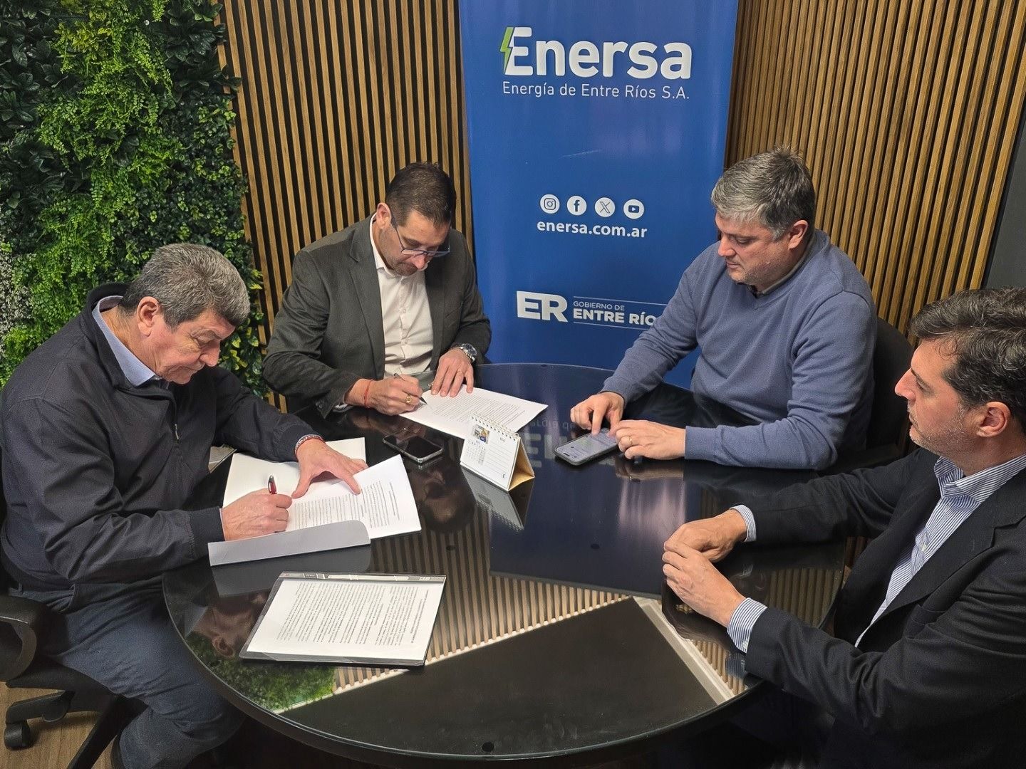 Enersa y el IAPV firmaron un convenio para  fortalecer la gestión de viviendas sociales