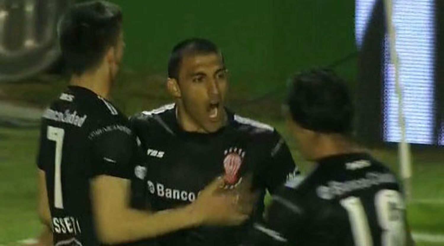 Huracán aplastó a Gimnasia y Esgrima en La Plata