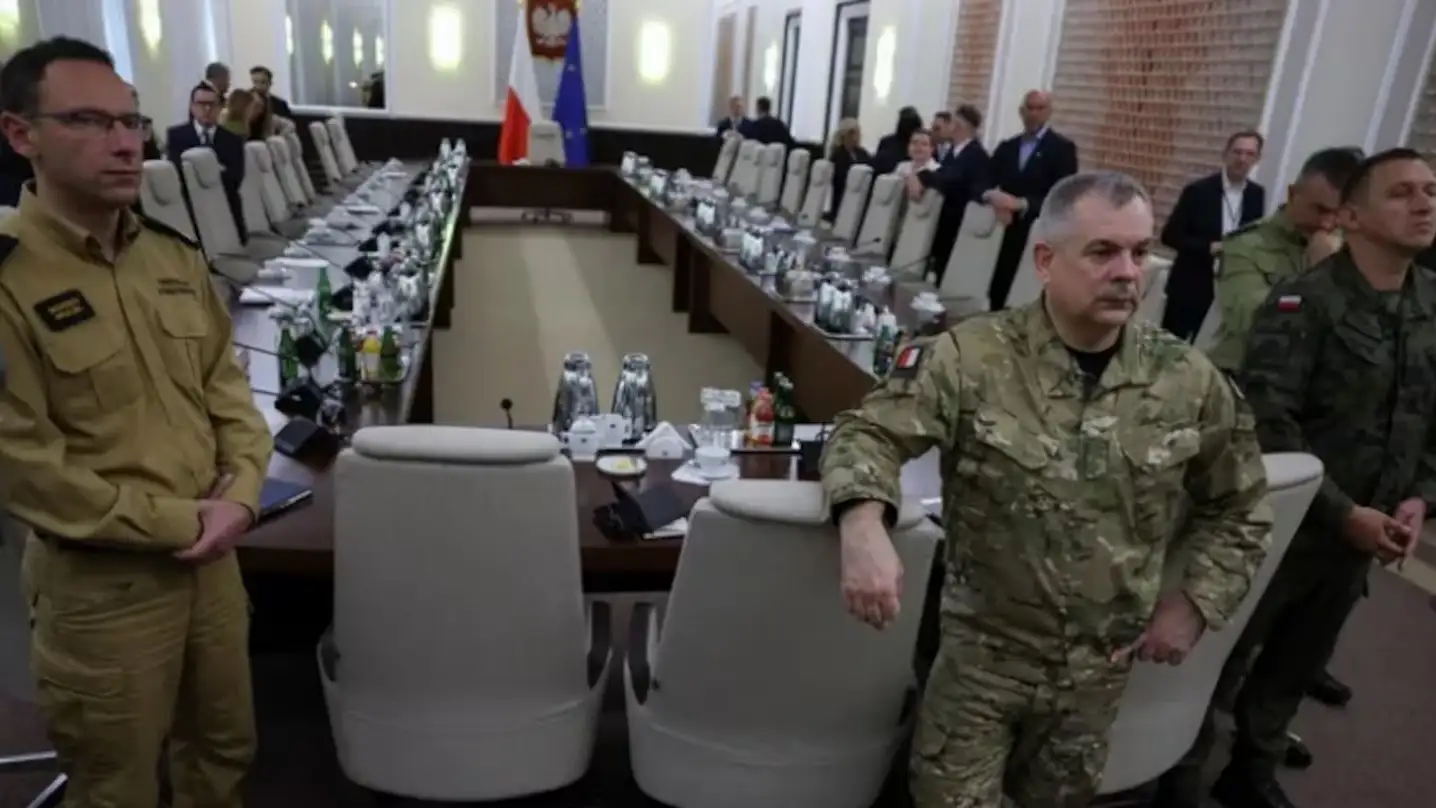 Reunión de urgencia entre las autoridades polacas tras las violaciones del espacio aéreo durante un ataque ruso a Ucrania (Foto: Kacper Pempel/Reuters).