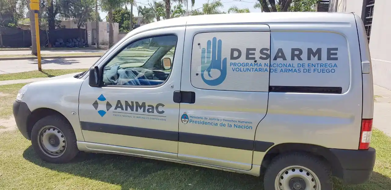 Entrega voluntaria de armas en Santa Fe y Santo Tomé