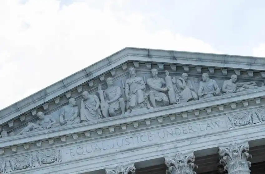 Violó a una joven pero un juez dijo que merece trato especial por ser de «buena familia»