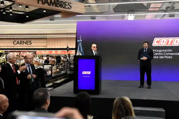 Mar del Plata: Milei y Alfredo Coto se repartieron elogios en la inauguración del supermercado más grande del país