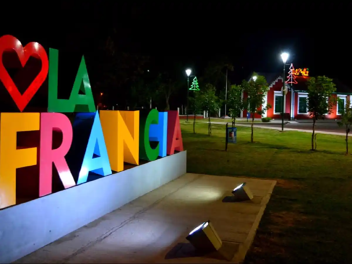 La Francia comienza a  “encender” la Navidad   