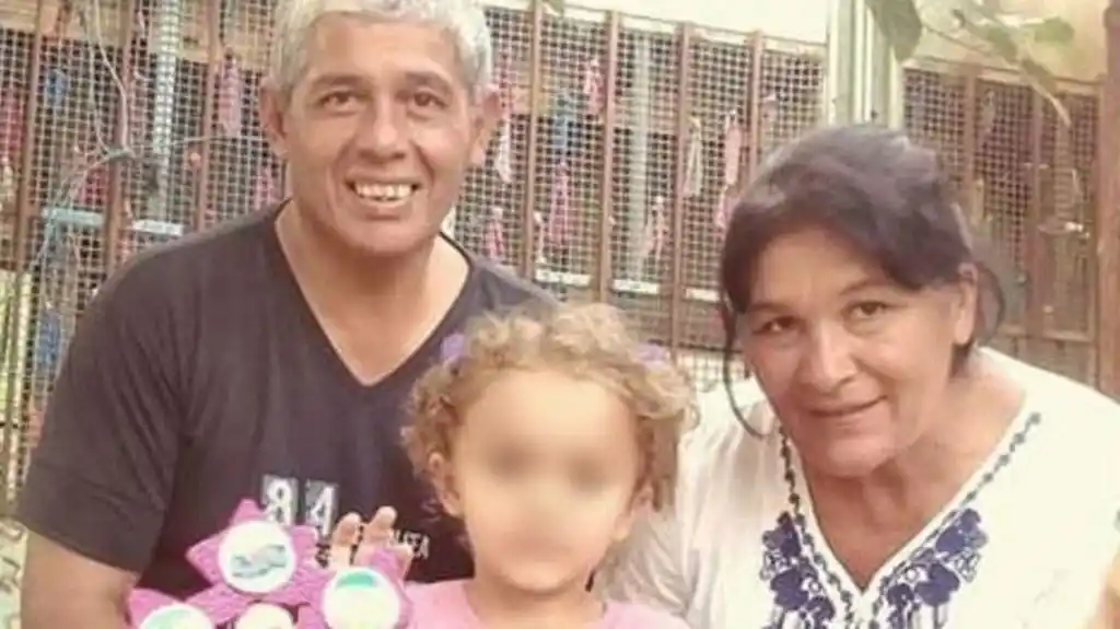 Se negó a declarar el adolescente acusado de matar a su madre, sobrina y padrastro