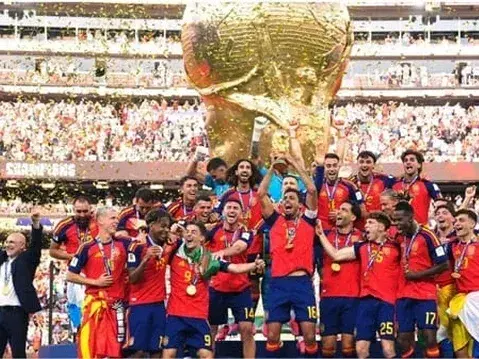 Según los registros de la FIFA, la selección española se llevó el mayor premio económico en la historia de la competición. Foto: Reuters/Mark J Rebilas