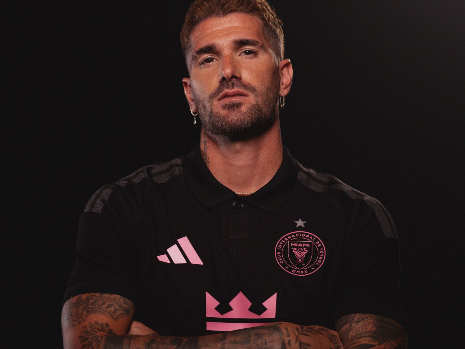 Rodrigo De Paul luciendo la nueva camiseta alternativa del último campeón de MLS. Foto:Inter Miami FC