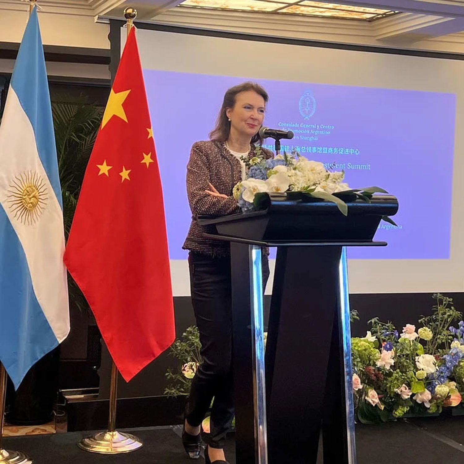 La canciller Diana Mondino visita China para fortalecer las inversiones