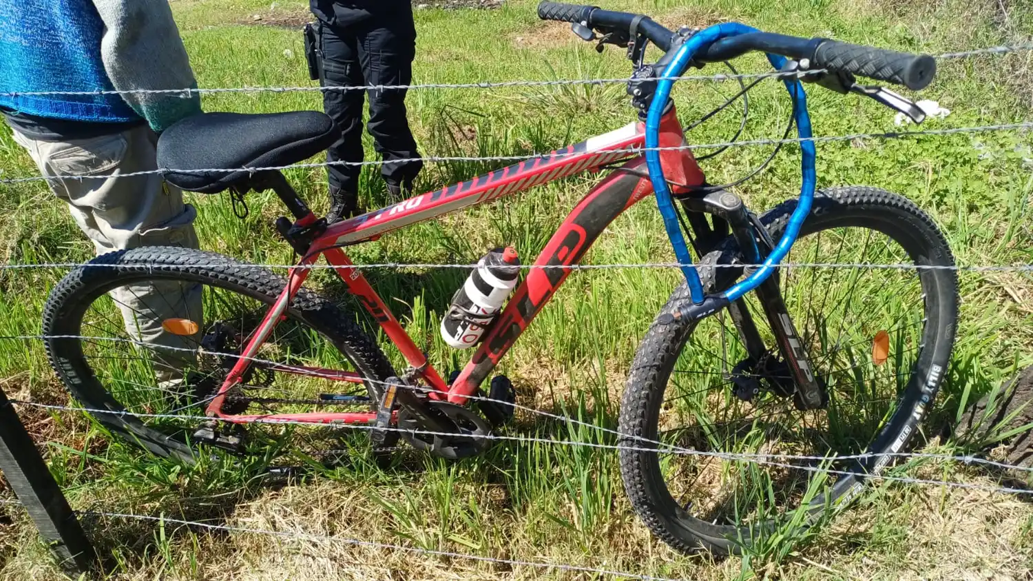 ¿Tenía frío o la estaban enfriando? Encontraron una bici robada toda tapada con una frazada