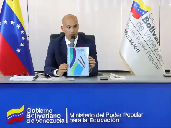 ¿Y los sueldos? Héctor Rodríguez quiere mejorar la calidad educativa del país