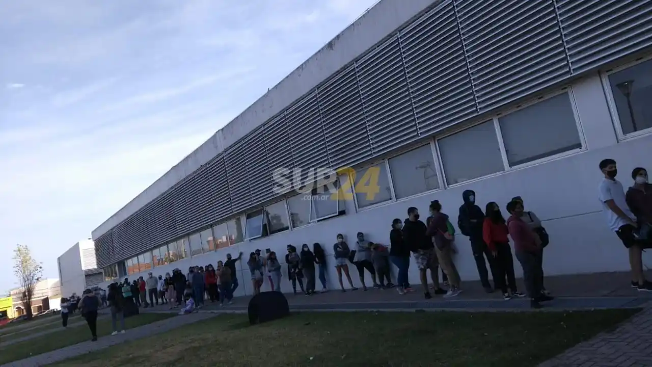 Vacunación contra el Covid: otra jornada de intenso trabajo en el Hospital “Dr. Gutiérrez”