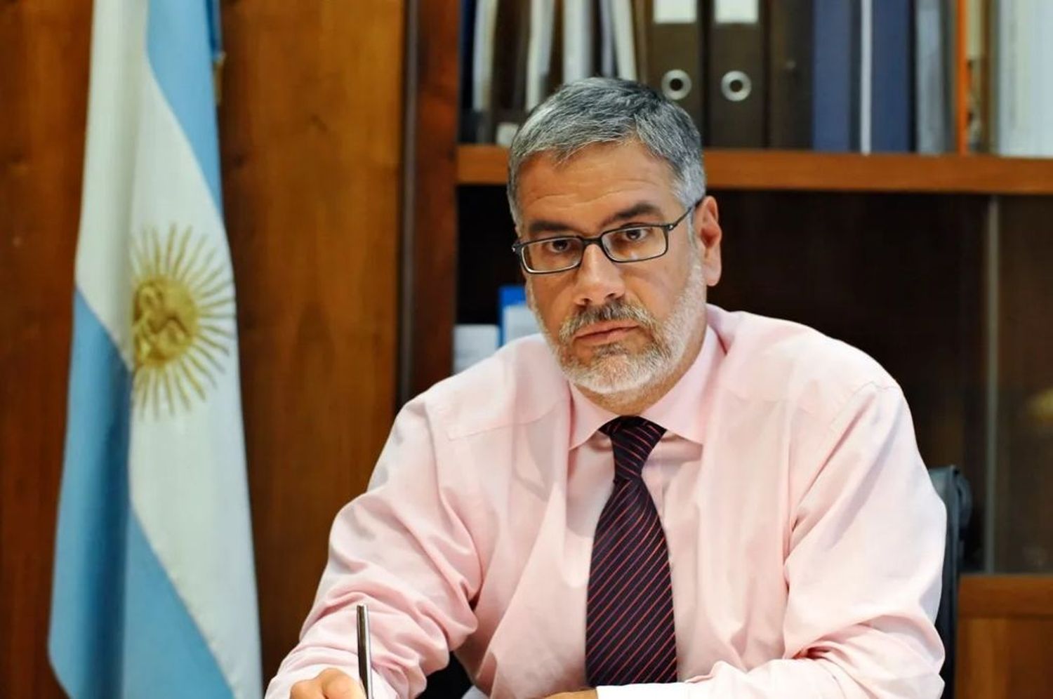 Feletti cruzó a Grinman: “Ni amenazas a los argentinos ni desabastecimiento”