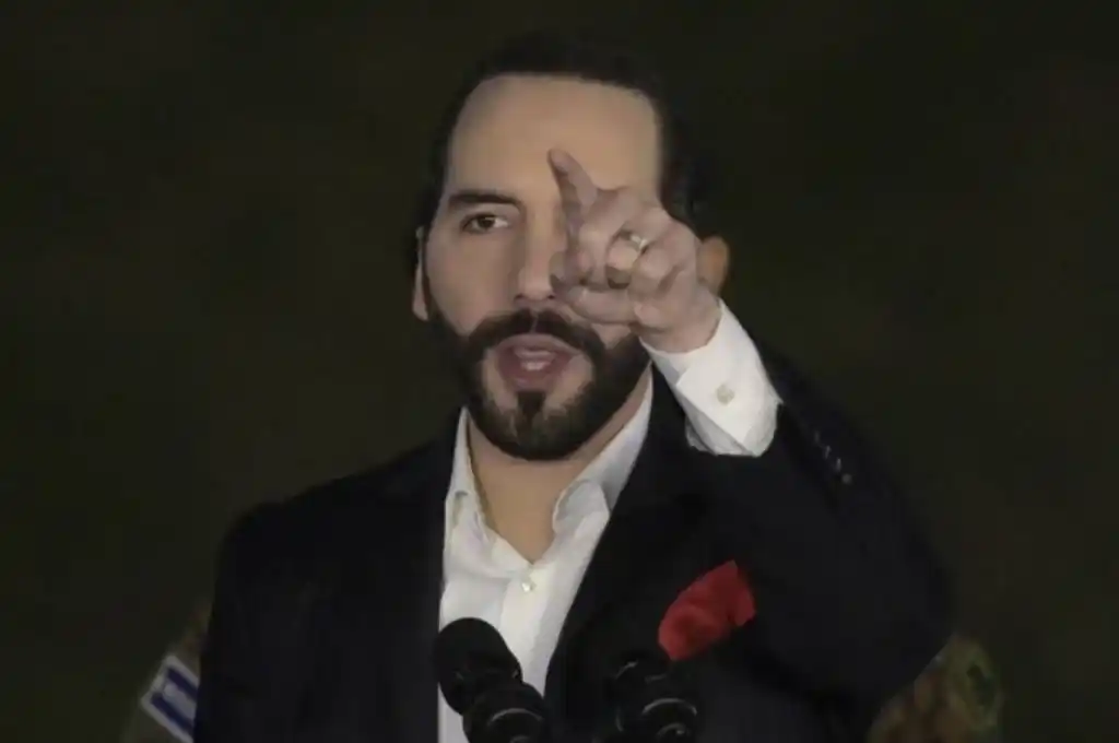 Bukele amenaza con dejar sin comer a los pandilleros encarcelados si persiste la violencia