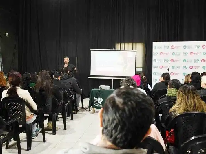 Se llevó a cabo la primera reunión informativa
sobre la Escuela de Turismo municipal