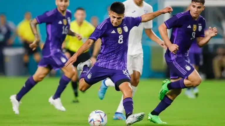 Thiago Almada fue convocado para reemplazar a Joaquín Correa entre los 26 del Mundial