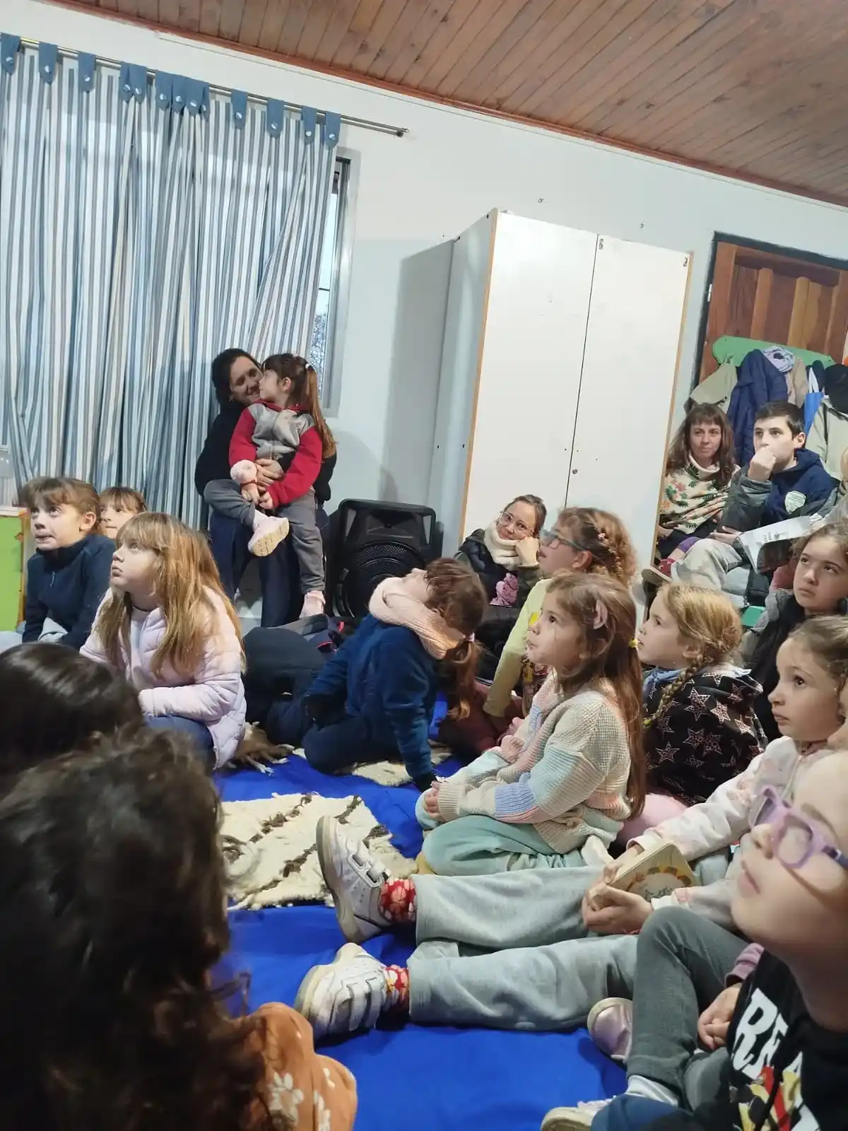 La Biblioteca Ambulante de Chascomús sembró magia y lectura en una nueva “Tardecita de cuentos”