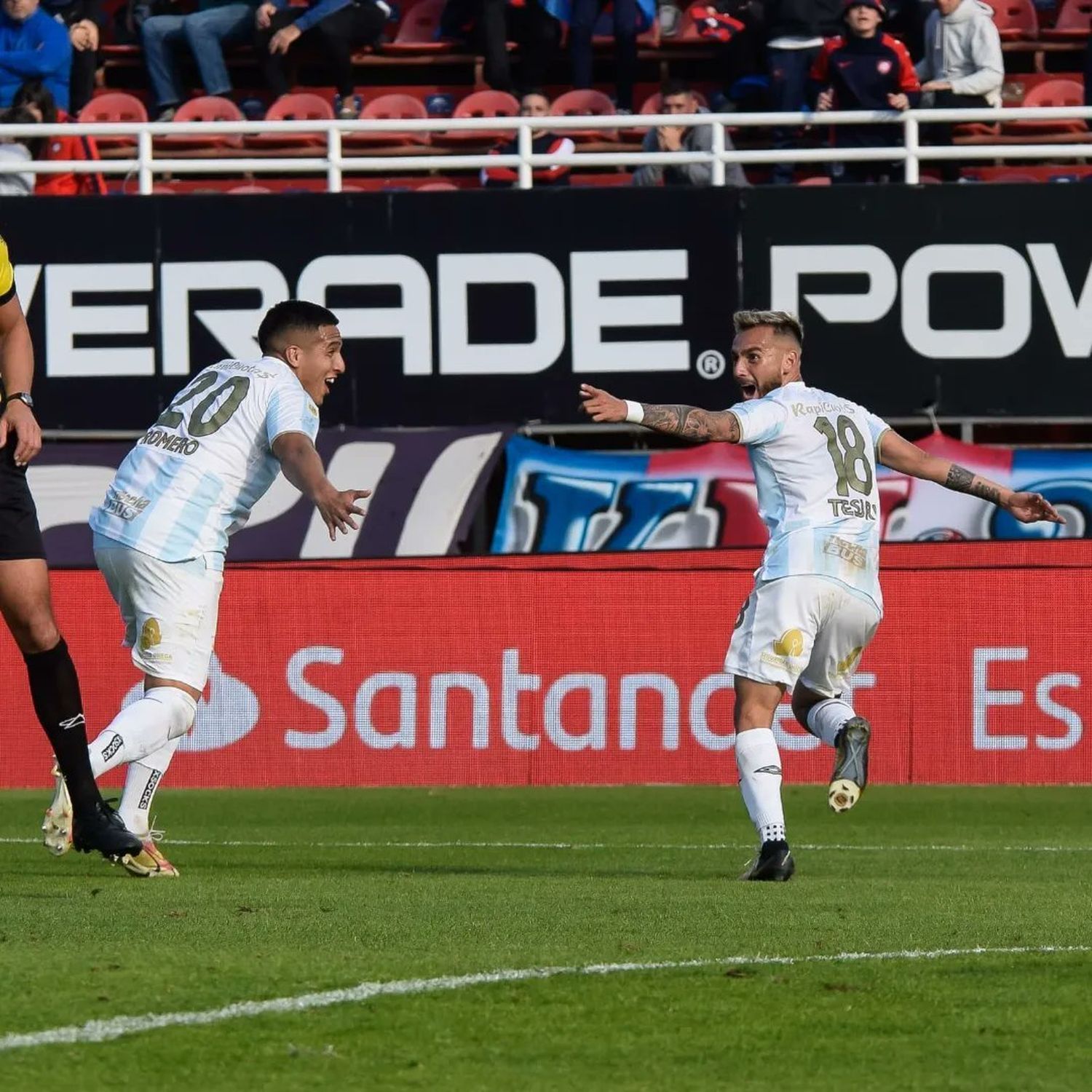 Renzo Tesuri le dio el triunfo agónico al Decano tucumano (crédito: Prensa Atlético Tucumán).