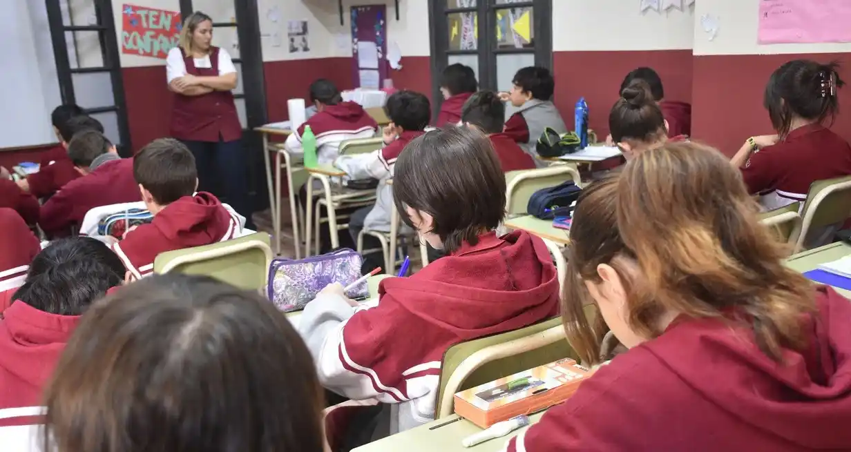 Los vouchers educativos podrían alcanzar a casi 2 millones de chicos que asisten a más de 6.000 escuelas en todo el país.