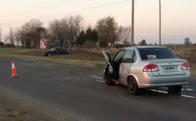 Impactante choque frontal entre dos autos en la Ruta 20 – El Día de ...