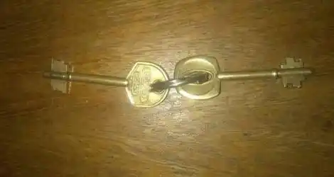 Llaves encontradas en Obligado y Aníbal de Antón