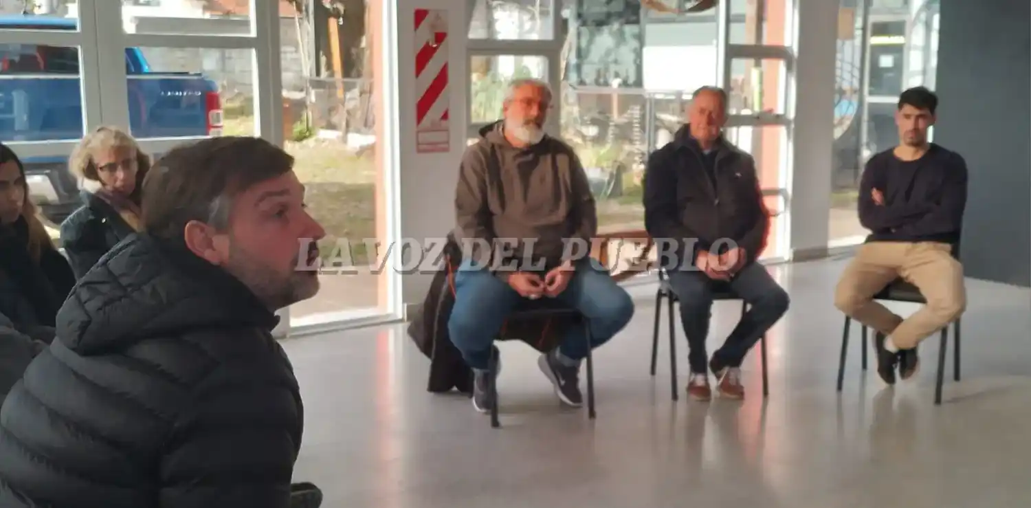 Por el municipio asistieron el director de Industria, Comercio y Emprededurismo, Mauro Dadario, y la directora de Turismo, Carolina Goicoechea. Leo Bulla valoró el “cara a cara”