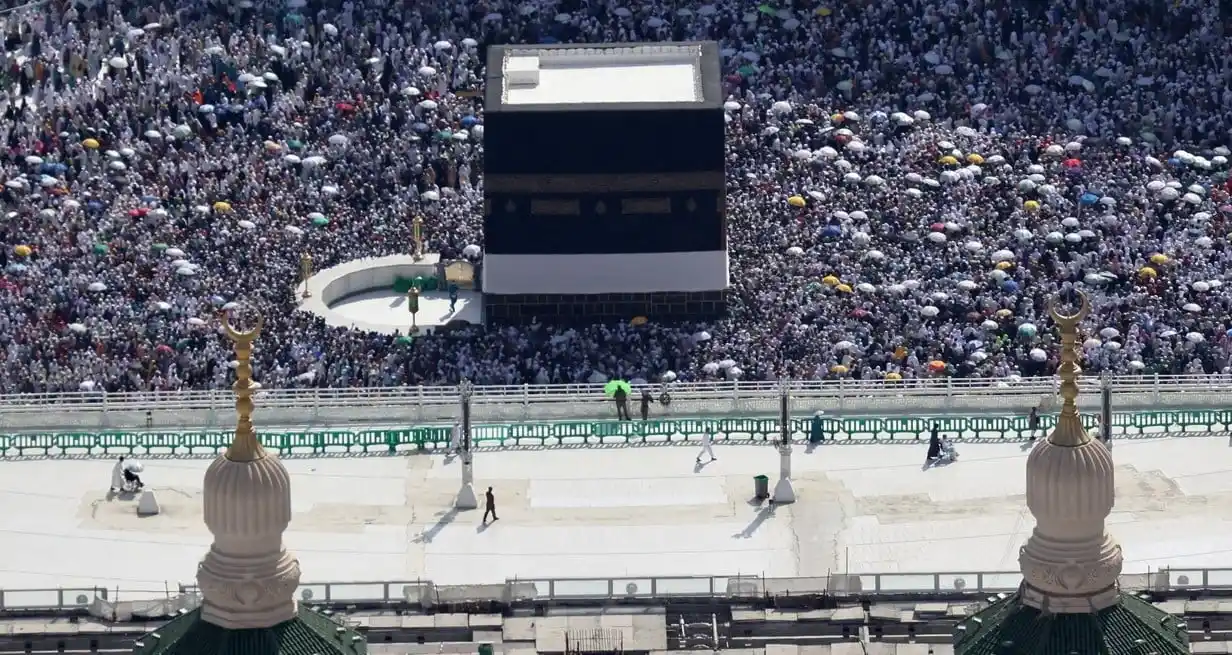 Una vista aérea de la “Kaaba” en plena peregrinación, el corazón del mundo musulmán.