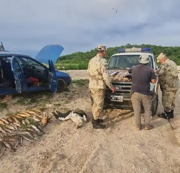 Operativos en Victoria: decomiso de peces y actas de infracción por pesca y caza sin licencia