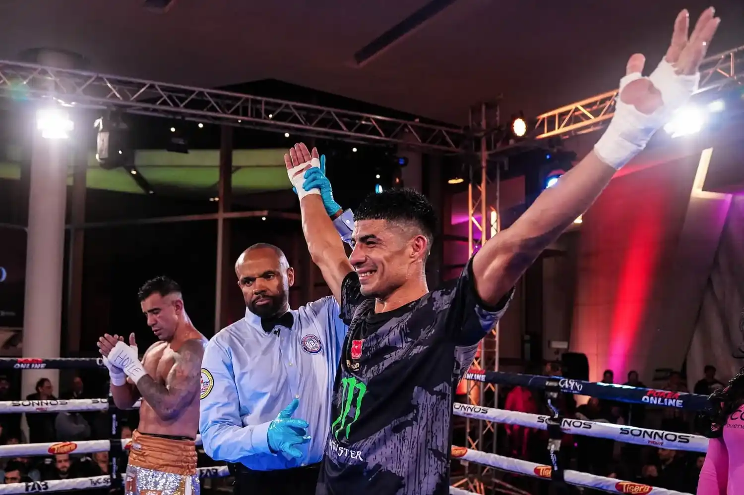 Díaz (6-4-0, 3 KOs) superó por decisión unánime a Nicolás Martínez (4-3-2).