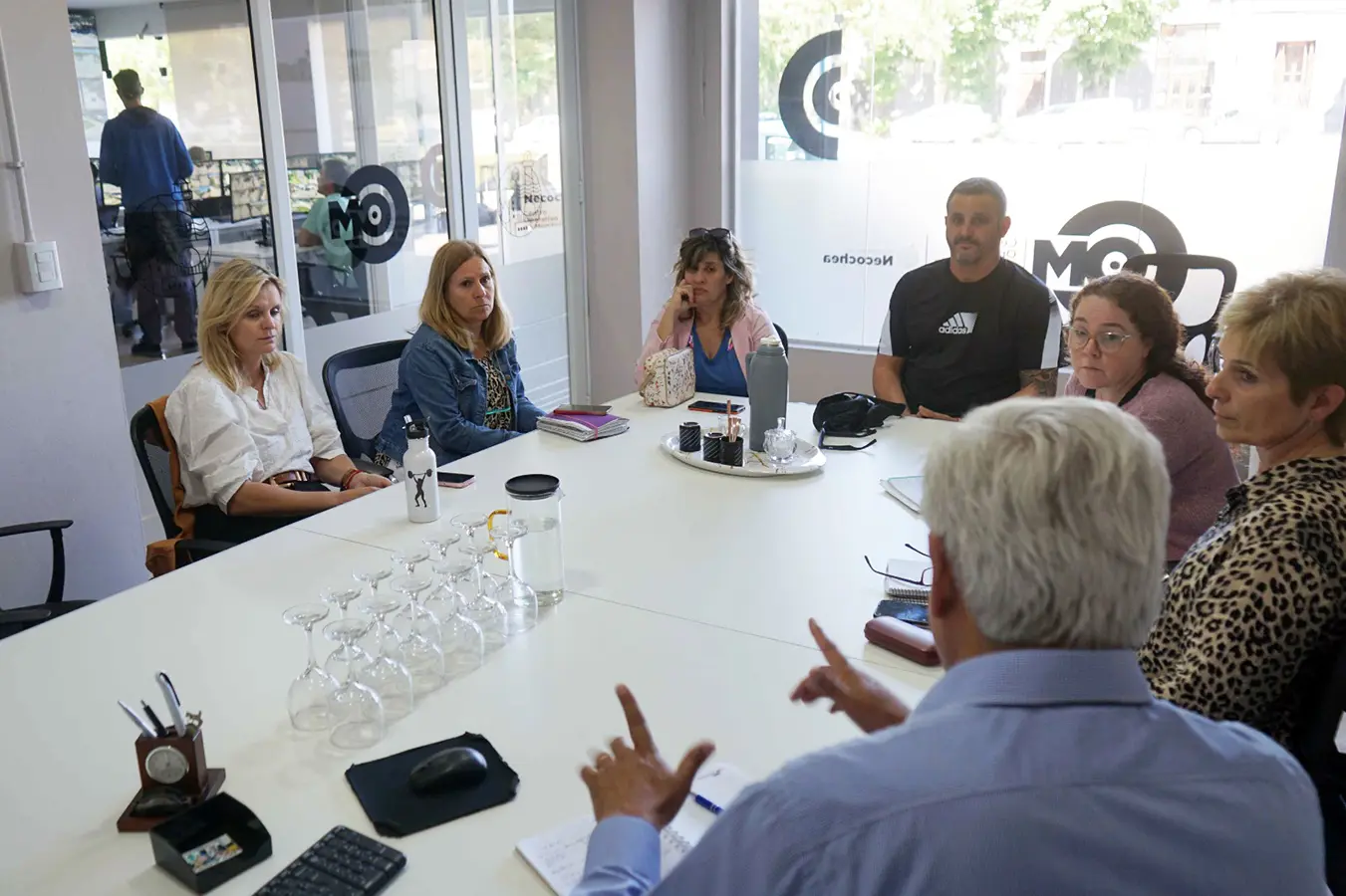 Reunión. Con representantes de educación