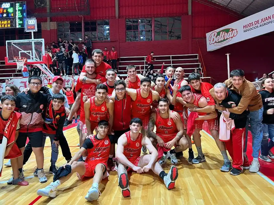 El festejo fue todo Rojo en el clásico de Firmat. Foto: Prensa Firmat FBC