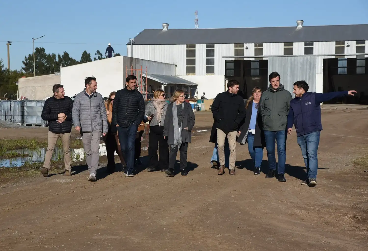Concejales recorrieron el predio de Vialidad donde funcionará la planta de hormigón.