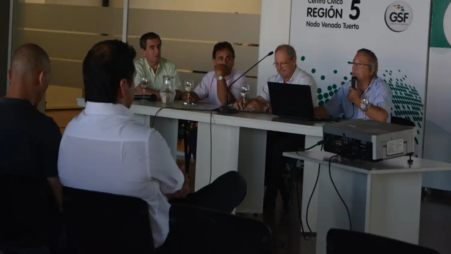 Se realizan charlas informativas sobre salud y seguridad laboral